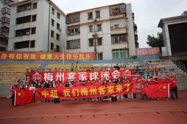 概括起来这无非是老掉牙的总分总，但同时又是青春永驻的动态提升模式